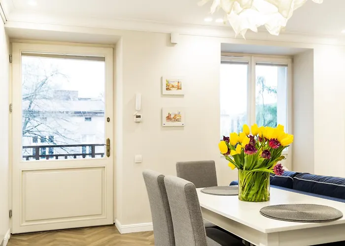 HOUSEHOST : Sarego Street